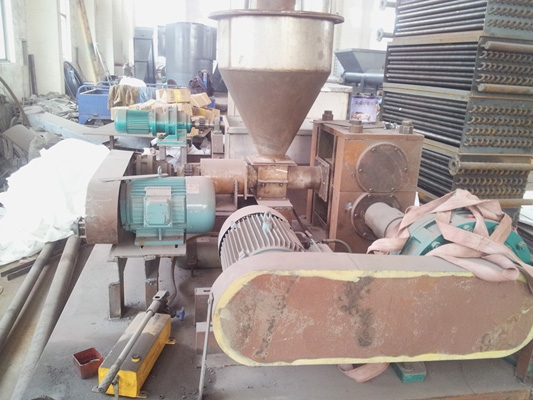 GZL系列干法輾壓造粒機